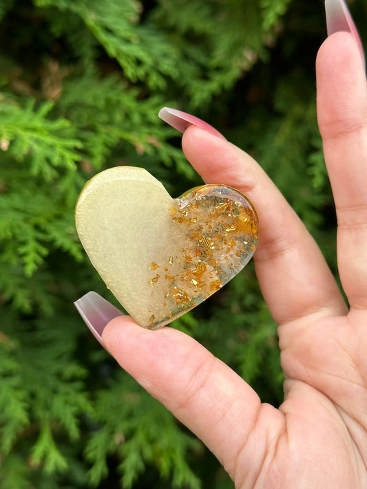 Custom Personalised Resin Heart Fridge Magnet with Couples' Names in Gold Vinyl, Pearl, Dried Baby Breath - Weddings & Anniversaries Gifts - ResinsGiftShopUK